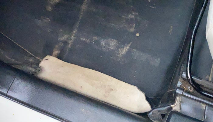 2014 Maruti Swift VDI, Diesel, Manual, 62,238 km, Flooring - Carpet is minor damage