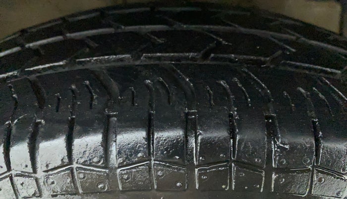 2014 Maruti Swift VDI, Diesel, Manual, 62,238 km, Right Front Tyre Tread