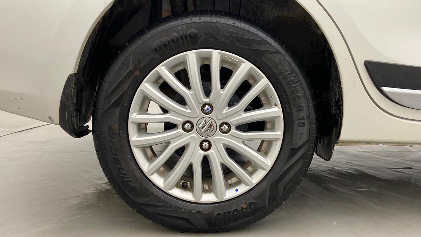 2022 Maruti Dzire ZXI CNG, CNG, Manual, 11,076 km, Right Rear Wheel