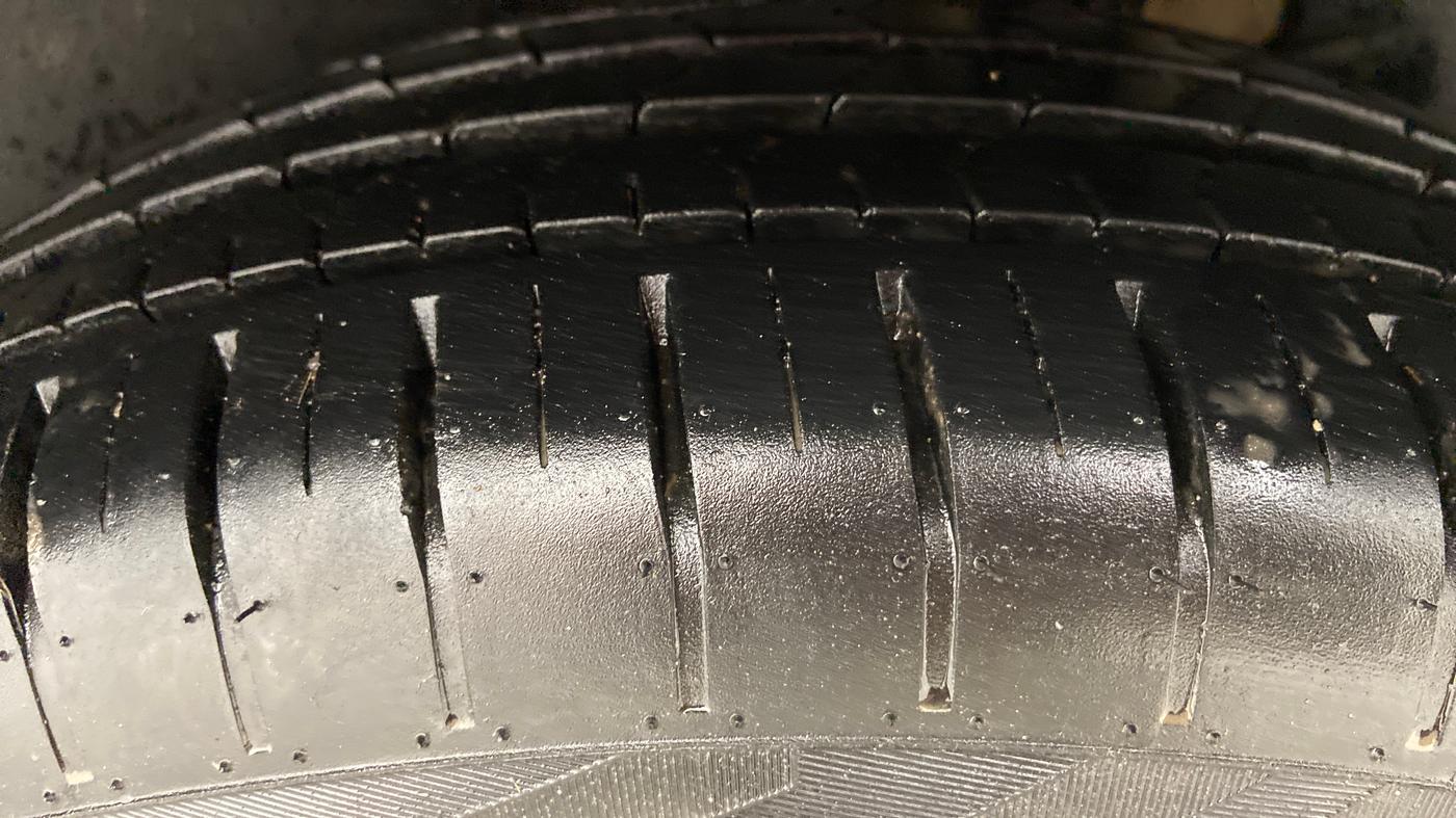 2022 Maruti Dzire ZXI CNG, CNG, Manual, 11,076 km, Left Rear Tyre Tread