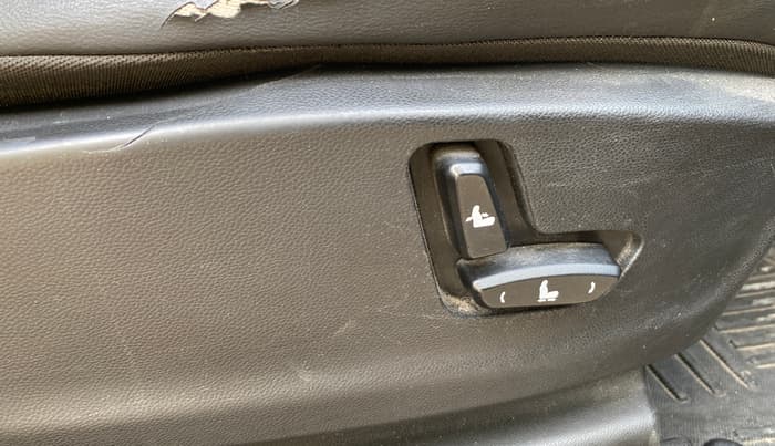 2019 MG HECTOR SHARP 1.5 DCT PETROL, Petrol, Automatic, 1,18,069 km, Driver Side Adjustment Panel