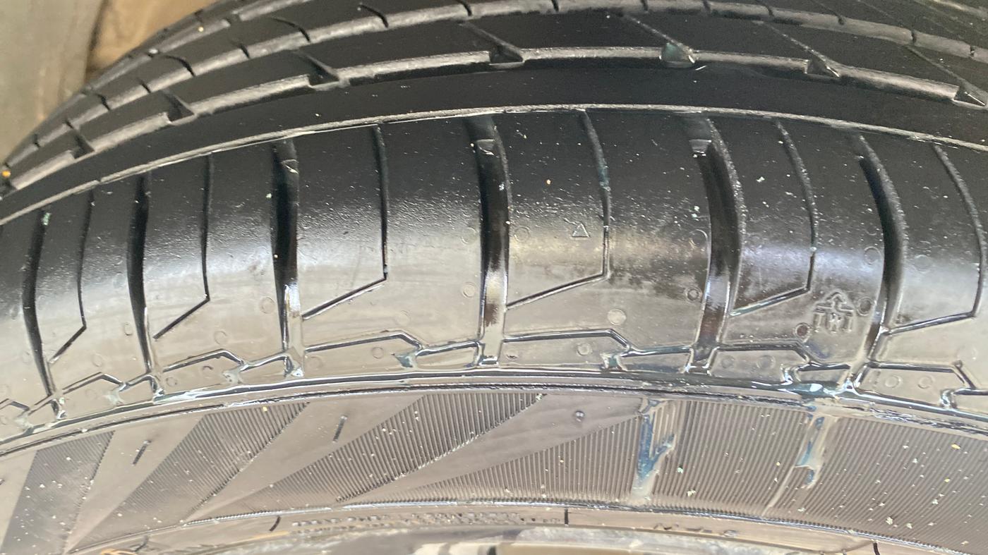 2019 MG HECTOR SHARP 1.5 DCT PETROL, Petrol, Automatic, 1,18,069 km, Right Front Tyre Tread
