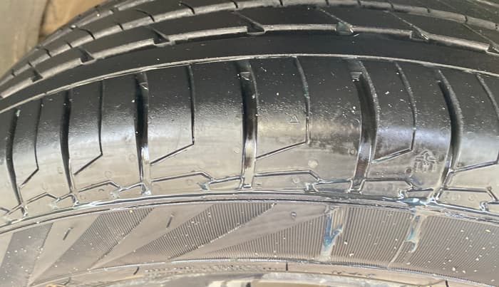 2019 MG HECTOR SHARP 1.5 DCT PETROL, Petrol, Automatic, 1,18,069 km, Right Front Tyre Tread