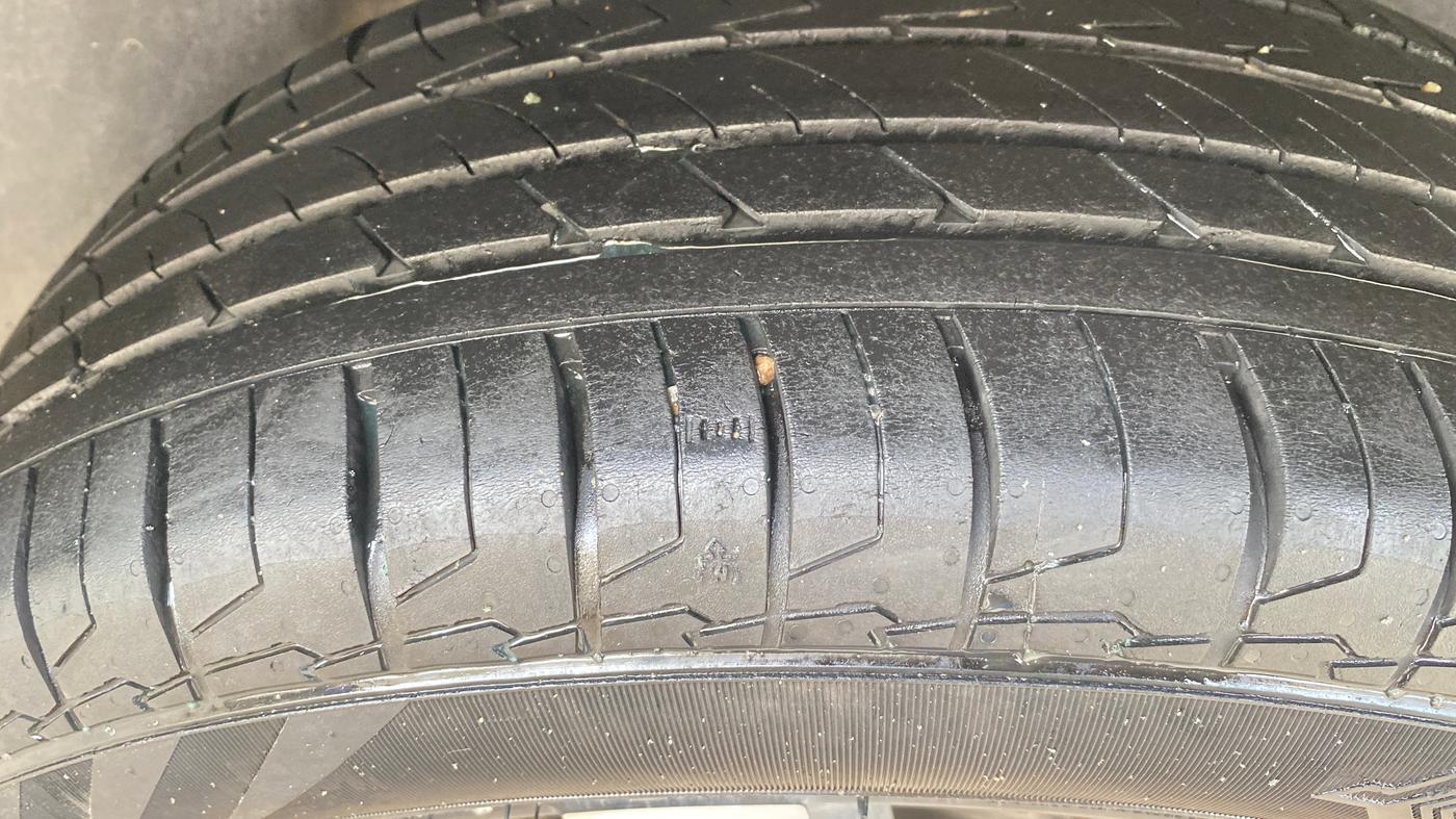 2019 MG HECTOR SHARP 1.5 DCT PETROL, Petrol, Automatic, 1,18,069 km, Right Rear Tyre Tread