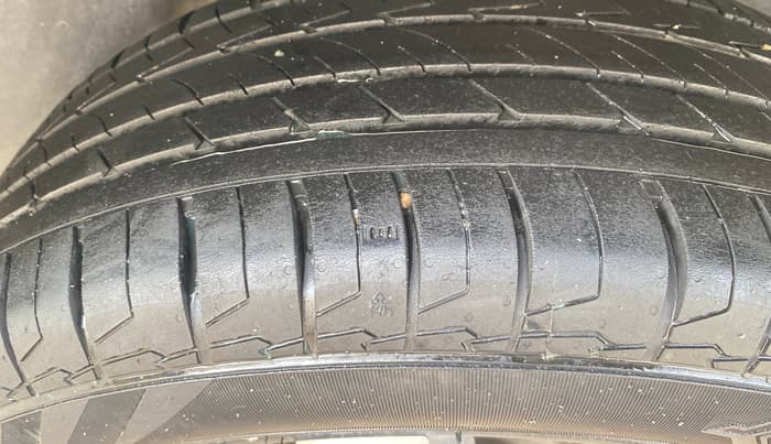 2019 MG HECTOR SHARP 1.5 DCT PETROL, Petrol, Automatic, 1,18,069 km, Right Rear Tyre Tread