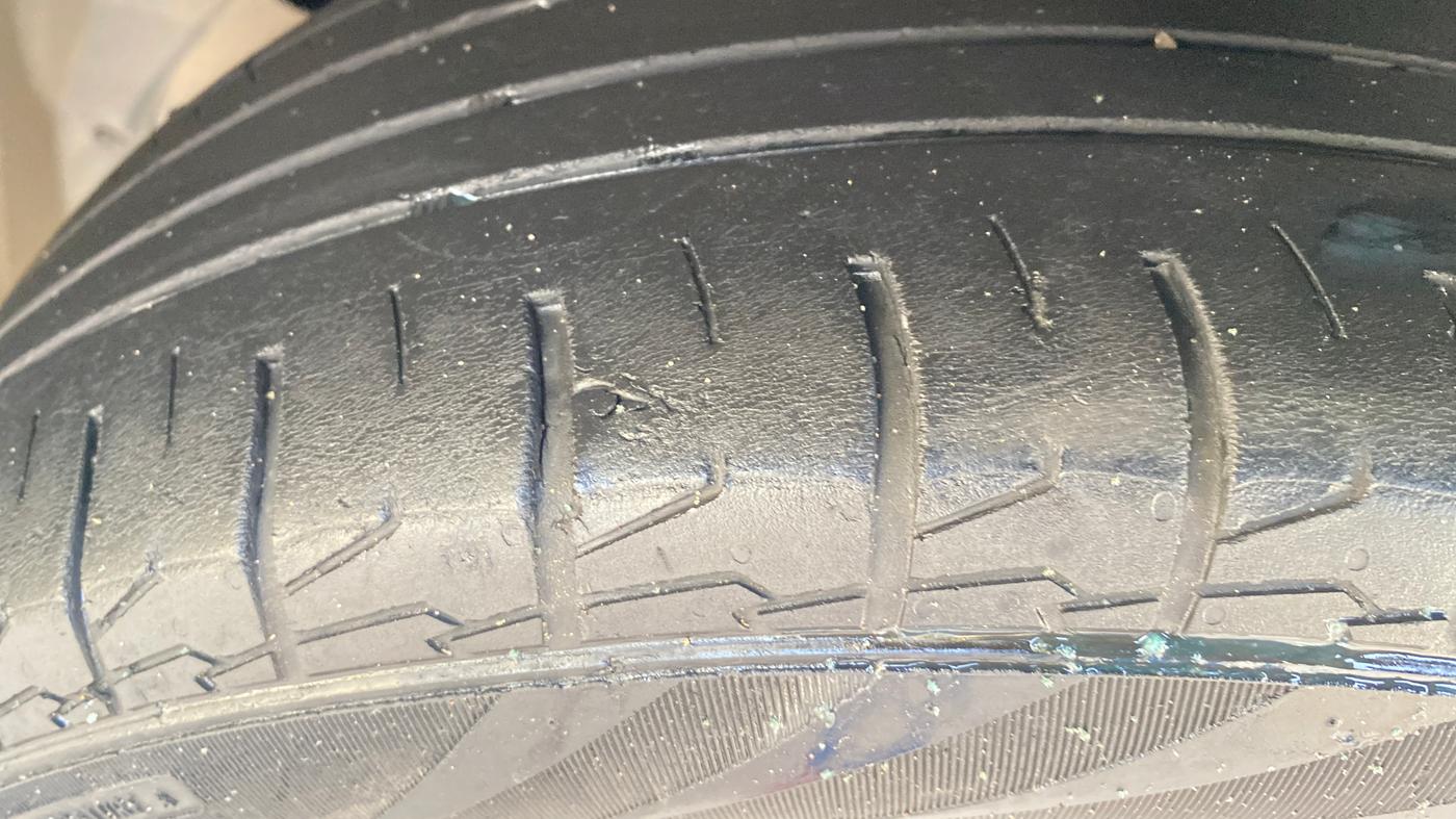 2019 MG HECTOR SHARP 1.5 DCT PETROL, Petrol, Automatic, 1,18,069 km, Left Front Tyre Tread