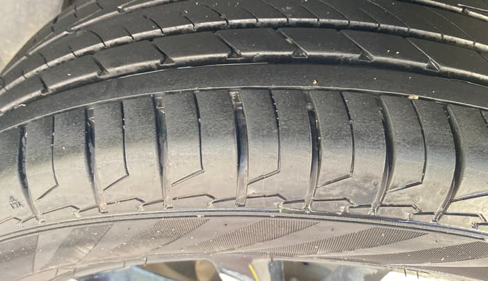 2019 MG HECTOR SHARP 1.5 DCT PETROL, Petrol, Automatic, 1,18,069 km, Left Rear Tyre Tread
