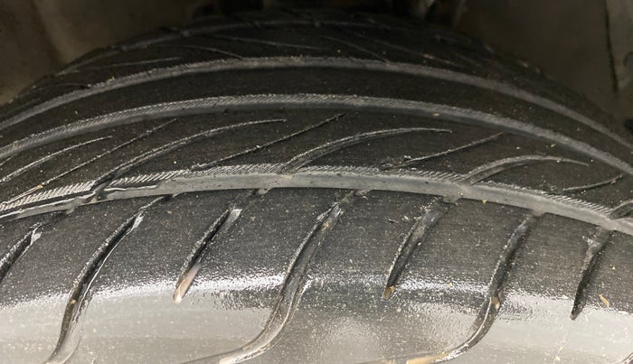 2014 Hyundai i20 SPORTZ 1.2, Petrol, Manual, 76,215 km, Right Front Tyre Tread