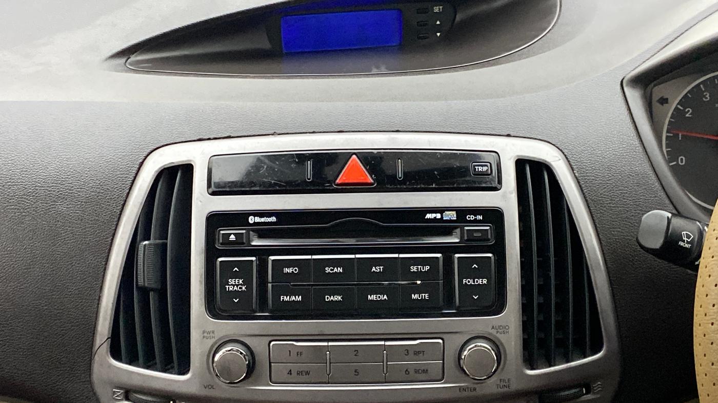 2014 Hyundai i20 SPORTZ 1.2, Petrol, Manual, 76,215 km, Infotainment System