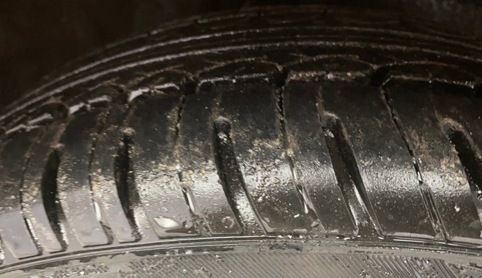 2016 Hyundai Grand i10 SPORTZ 1.2 KAPPA VTVT, Petrol, Manual, 45,125 km, Right Front Tyre Tread