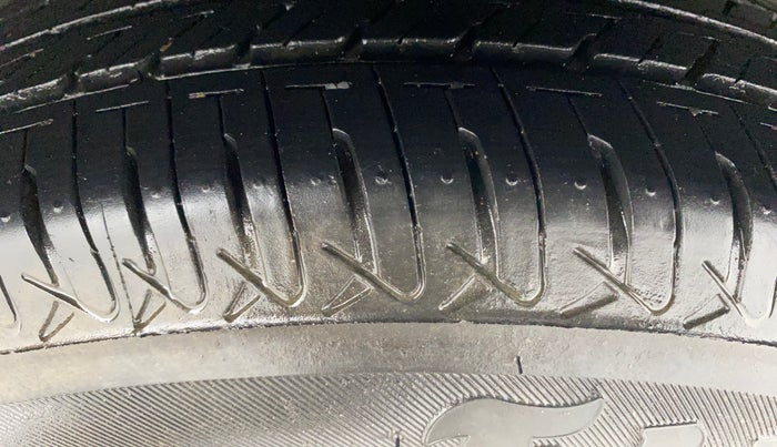 2013 Hyundai i10 MAGNA 1.2, Petrol, Manual, 42,194 km, Left Rear Tyre Tread