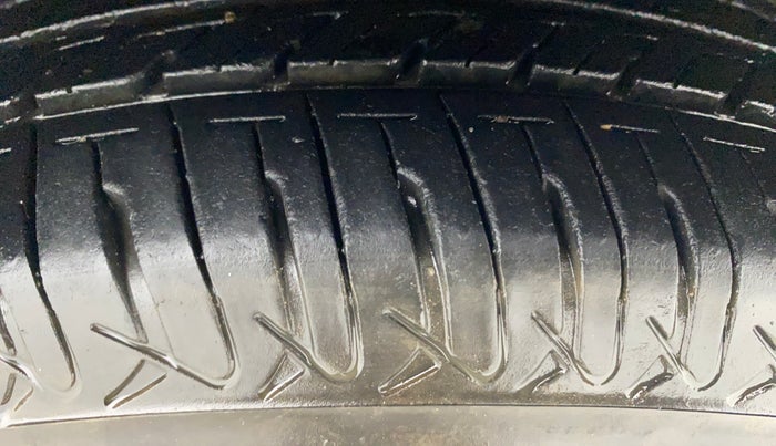 2013 Hyundai i10 MAGNA 1.2, Petrol, Manual, 42,194 km, Right Front Tyre Tread