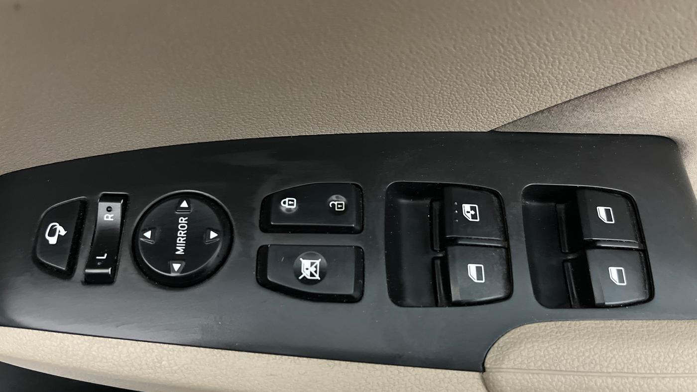 2019 Hyundai Verna 1.6 VTVT SX + AT, Petrol, Automatic, 74,540 km, Driver Side Door Panels Control