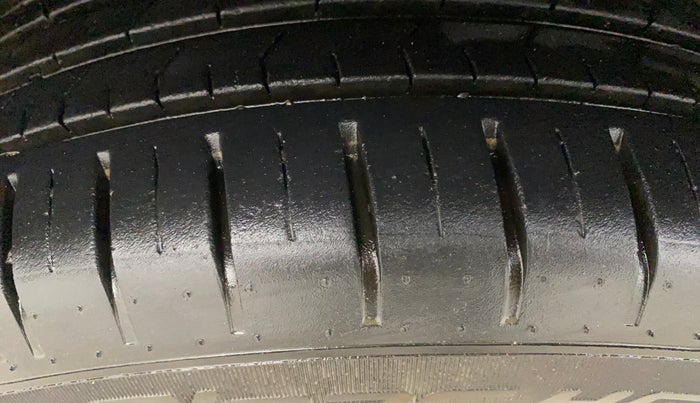 2023 Toyota Glanza G AMT, Petrol, Automatic, 12,325 km, Right Rear Tyre Tread