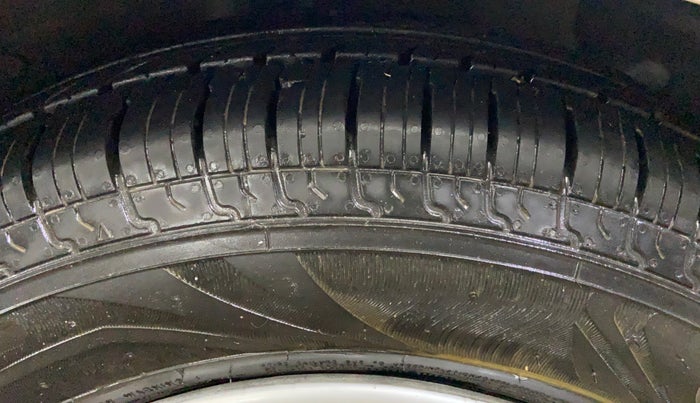 2019 Hyundai NEW SANTRO MAGNA, Petrol, Manual, 50,376 km, Right Front Tyre Tread