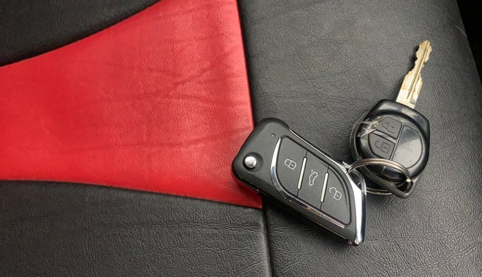 2017 Maruti Wagon R 1.0 VXI AMT, Petrol, Automatic, 58,211 km, Key Close Up