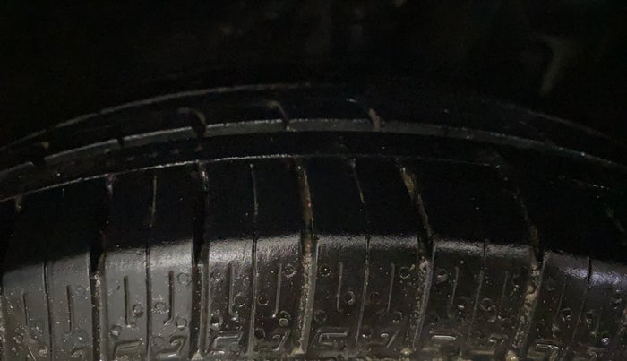 2016 Honda Jazz 1.2L I-VTEC V AT, Petrol, Automatic, 1,05,712 km, Right Front Tyre Tread