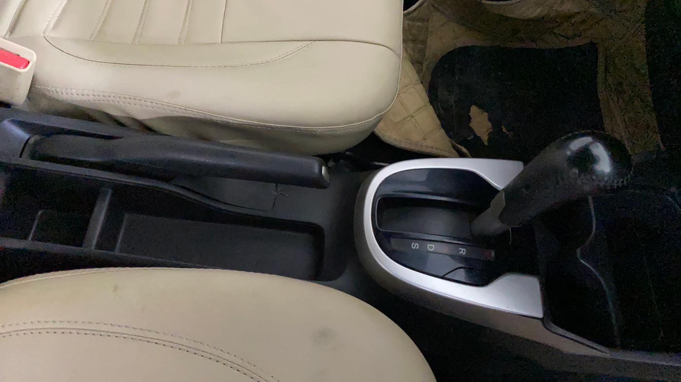2016 Honda Jazz 1.2L I-VTEC V AT, Petrol, Automatic, 1,05,673 km, Gear Lever