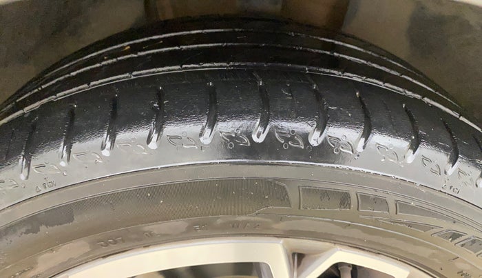 2021 Skoda KUSHAQ STYLE 1.0L TSI AT, Petrol, Automatic, 25,529 km, Right Front Tyre Tread