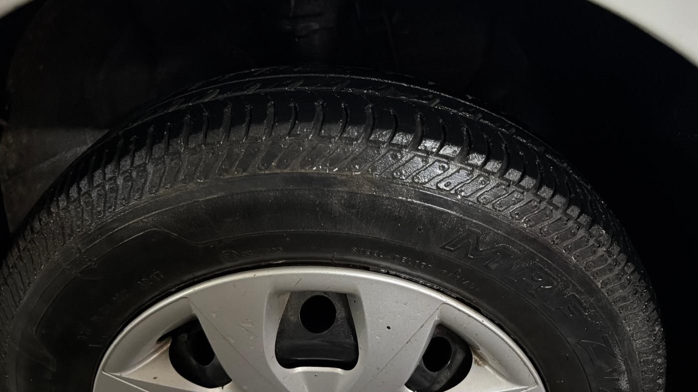 2019 Hyundai Elite i20 MAGNA PLUS 1.2, CNG, Manual, 81,896 km, Right Front Tyre Tread