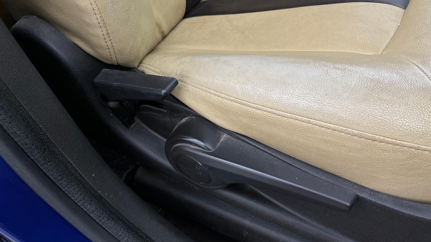 2015 Tata Zest XMS PETROL, Petrol, Manual, 69,960 km, Driver Side Adjustment Panel