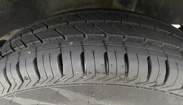 2016 Renault Kwid RXT 1.0, Petrol, Manual, 52,905 km, Left Rear Tyre Tread