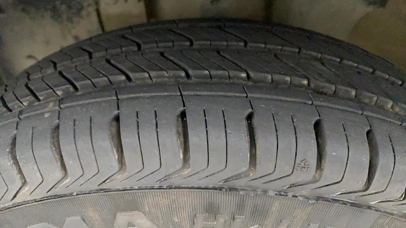 2016 Renault Kwid RXT 1.0, Petrol, Manual, 52,905 km, Left Front Tyre Tread