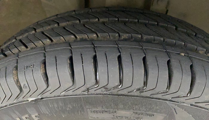 2016 Renault Kwid RXT 1.0, Petrol, Manual, 52,905 km, Right Front Tyre Tread