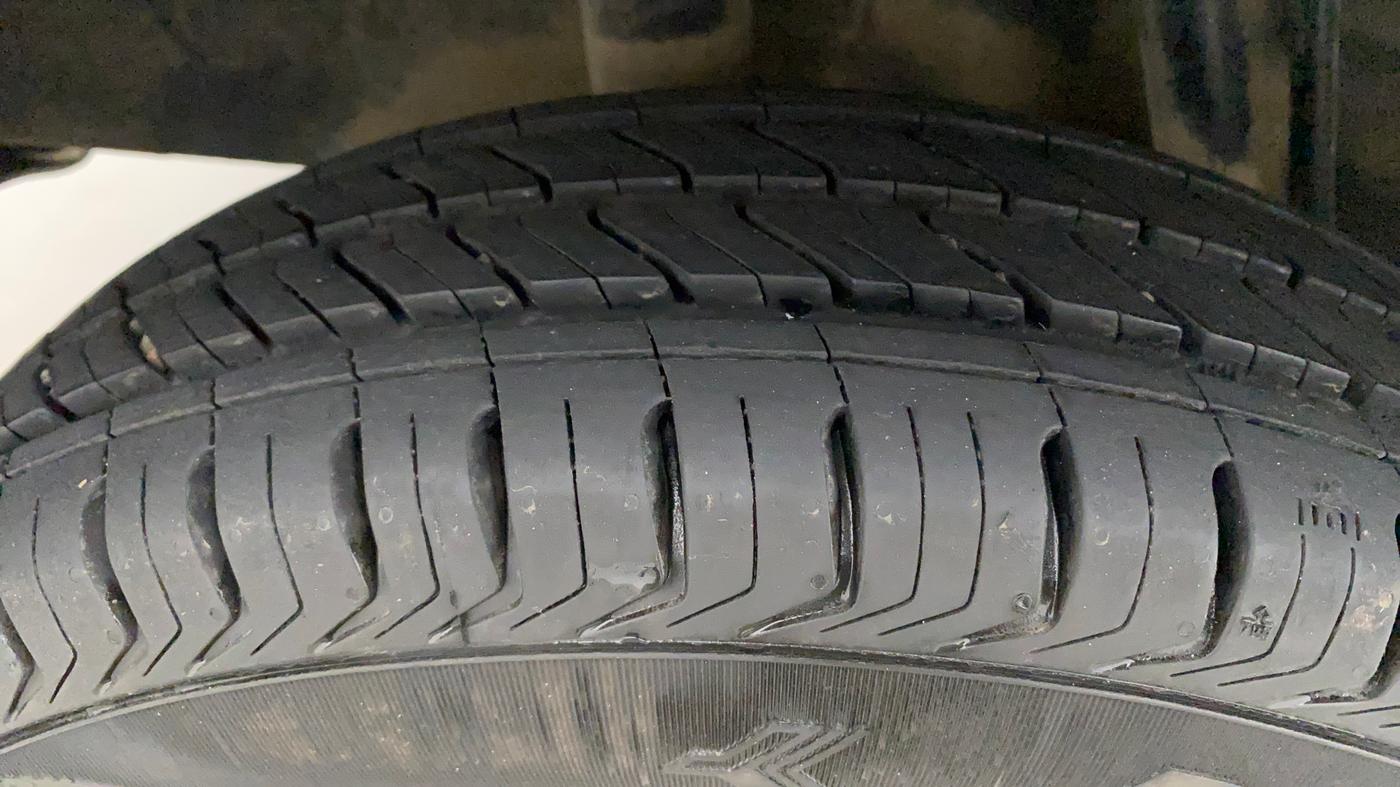 2016 Renault Kwid RXT 1.0, Petrol, Manual, 52,905 km, Right Rear Tyre Tread