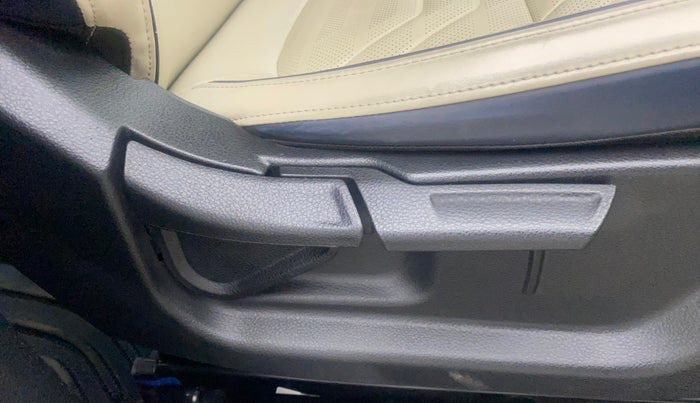 2022 KIA CARENS LUXURY 1.5 DIESEL 7 STR, Diesel, Manual, 22,170 km, Driver Side Adjustment Panel