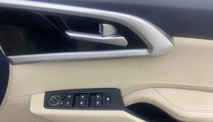 2022 KIA CARENS LUXURY 1.5 DIESEL 7 STR, Diesel, Manual, 22,170 km, Driver Side Door Panels Control