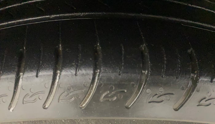 2022 KIA CARENS LUXURY 1.5 DIESEL 7 STR, Diesel, Manual, 22,170 km, Right Front Tyre Tread