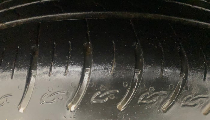 2022 KIA CARENS LUXURY 1.5 DIESEL 7 STR, Diesel, Manual, 22,170 km, Left Front Tyre Tread