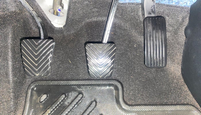 2022 KIA CARENS LUXURY 1.5 DIESEL 7 STR, Diesel, Manual, 22,170 km, Pedals