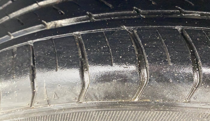 2016 Volkswagen Polo HIGHLINE1.2L, Petrol, Manual, 97,298 km, Left Front Tyre Tread