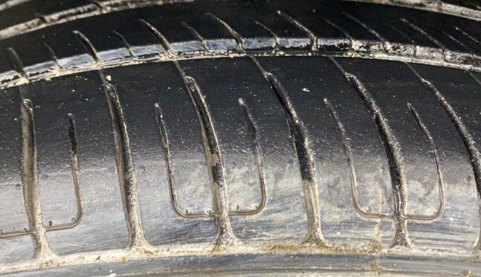 2016 Volkswagen Polo HIGHLINE1.2L, Petrol, Manual, 97,298 km, Right Front Tyre Tread