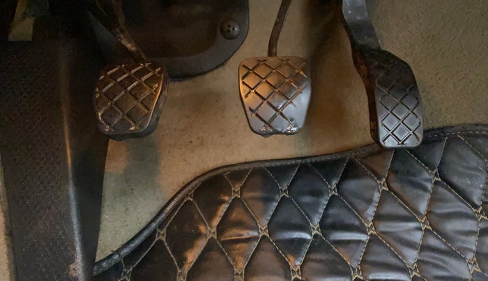 2016 Volkswagen Polo HIGHLINE1.2L, Petrol, Manual, 97,298 km, Pedals