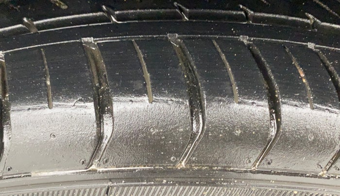 2016 Volkswagen Polo HIGHLINE1.2L, Petrol, Manual, 97,298 km, Right Rear Tyre Tread