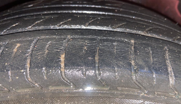 2014 Honda Brio S MT, Petrol, Manual, 54,821 km, Right Front Tyre Tread
