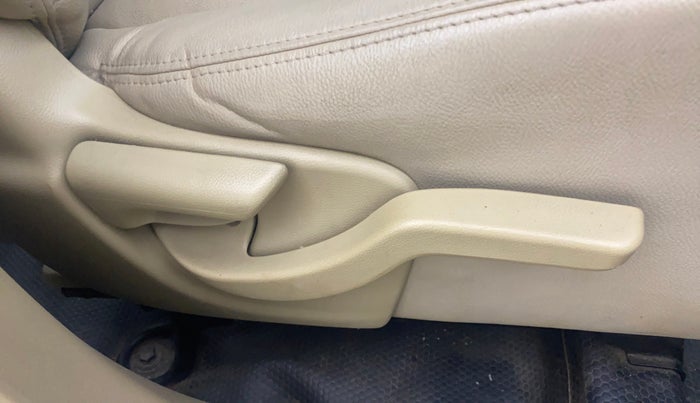 2015 Honda Mobilio 1.5L I-DTEC V, Diesel, Manual, 93,949 km, Driver Side Adjustment Panel