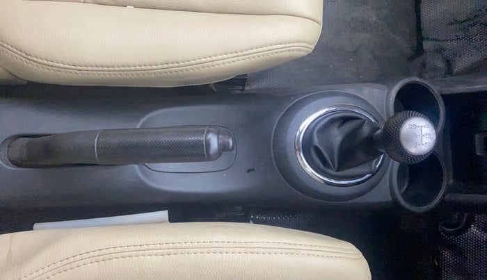 2015 Honda Mobilio 1.5L I-DTEC V, Diesel, Manual, 93,949 km, Gear Lever