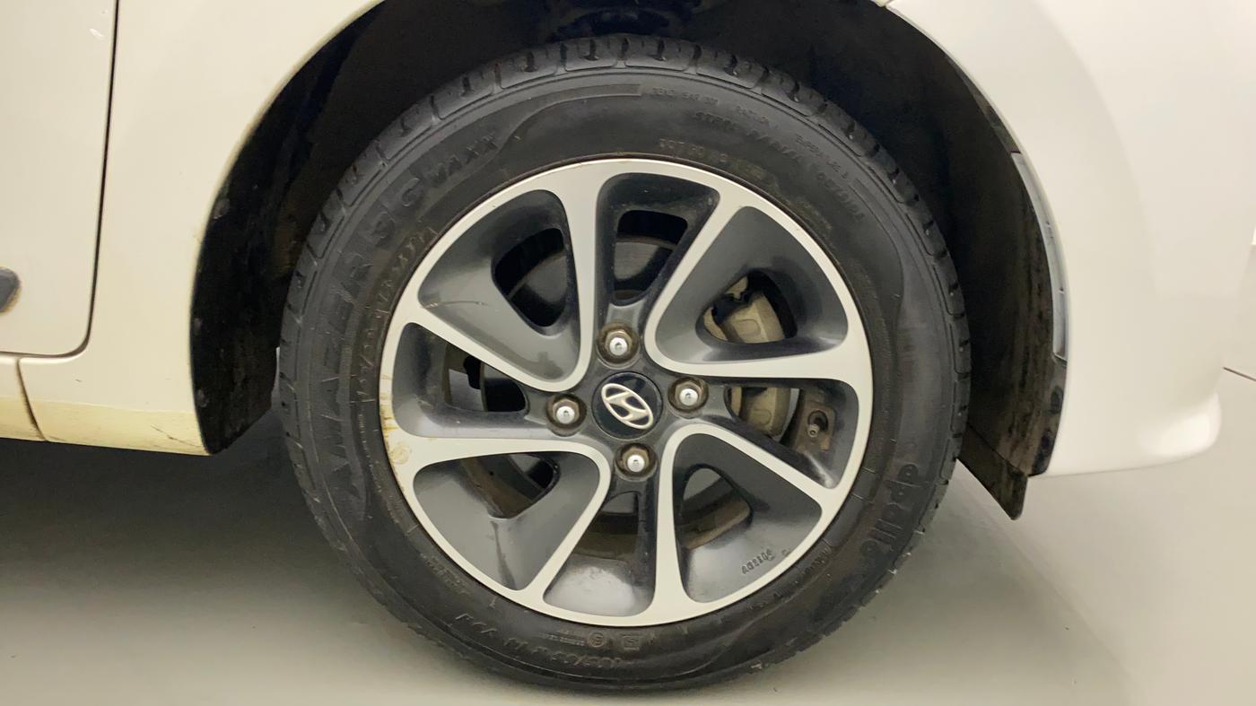 2017 Hyundai Grand i10 SPORTZ (O) AT 1.2 KAPPA VTVT, Petrol, Automatic, 23,644 km, Right Front Wheel