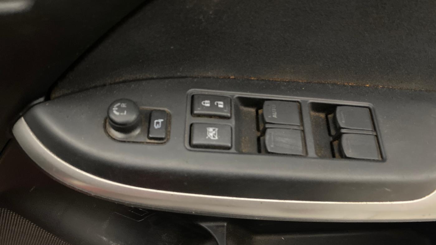 2017 Maruti Baleno DELTA PETROL 1.2, Petrol, Manual, 86,396 km, Driver Side Door Panels Control