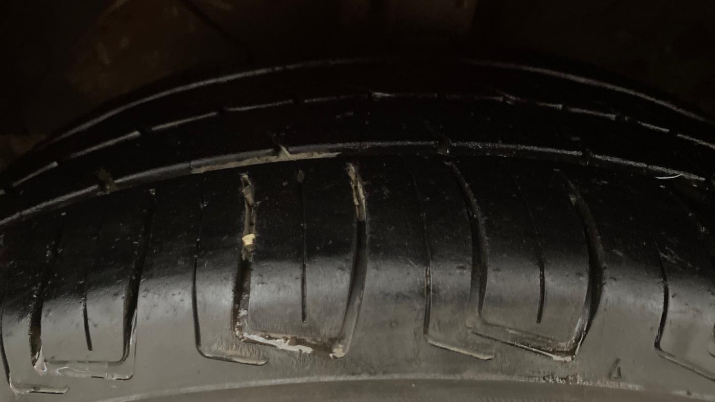 2017 Maruti Baleno DELTA PETROL 1.2, Petrol, Manual, 86,396 km, Left Front Tyre Tread