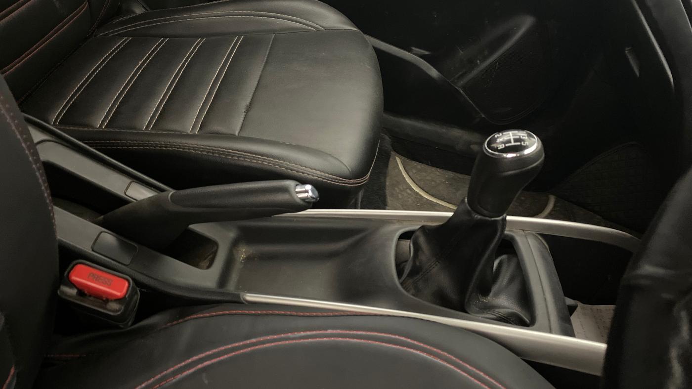 2017 Maruti Baleno DELTA PETROL 1.2, Petrol, Manual, 86,396 km, Gear Lever