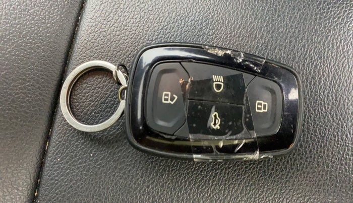 2024 Tata PUNCH ACCOMPLISHED MT, Petrol, Manual, 23,140 km, Key Close Up