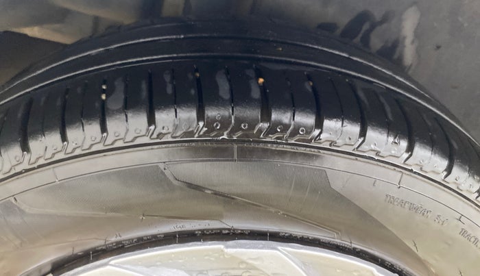 2017 Maruti Ciaz VXI, Petrol, Manual, 97,745 km, Right Rear Tyre Tread
