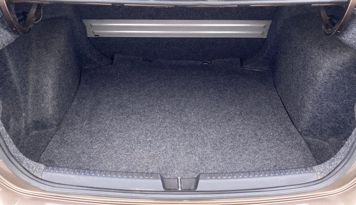 2015 Volkswagen Vento HIGHLINE PETROL, Petrol, Manual, 65,459 km, Boot Inside