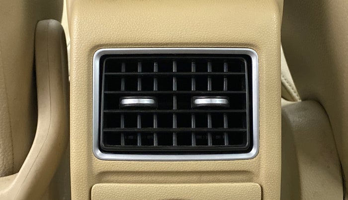 2015 Volkswagen Vento HIGHLINE PETROL, Petrol, Manual, 65,459 km, Rear AC Vents