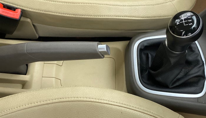 2015 Volkswagen Vento HIGHLINE PETROL, Petrol, Manual, 65,459 km, Gear Lever